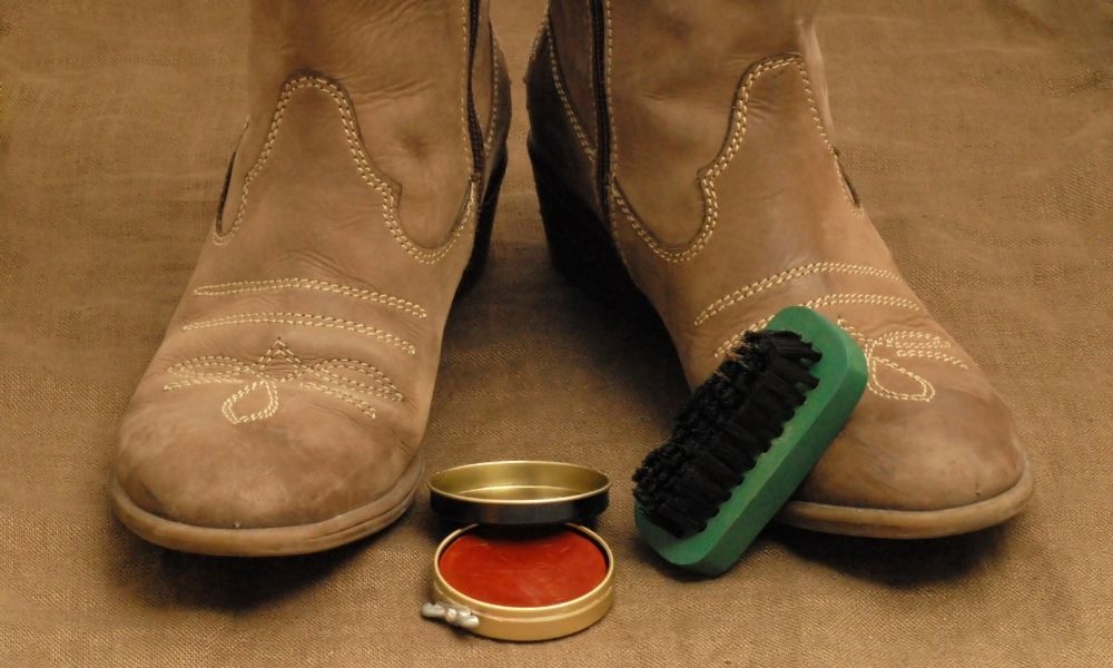 DIY Boot Wax and Leather Conditioner (for shoes, purses, & wallets